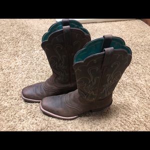 Ariat boots in great condition!